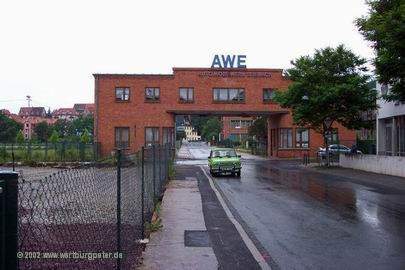 mein Wartburg vor dem Werkstor des ehemaligen AWE