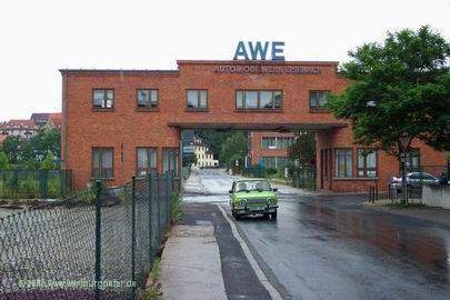 mein Wartburg vor dem Werkstor des ehemaligen AWE